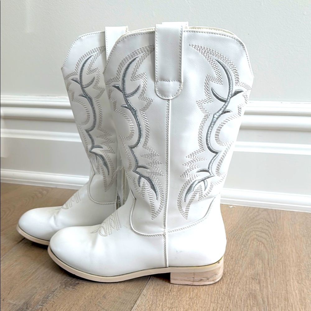 White Western Cowboy Boots worn 2x